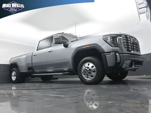 Used 2025 GMC Sierra 3500 Denali w/ Denali Reserve Package AWD/4WD image 17