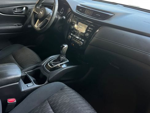 Used 2017 Nissan Rogue SV FWD image 17