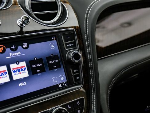 Used 2019 Bentley Bentayga image 67