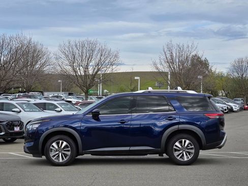 Used 2023 Nissan Pathfinder SL image 7