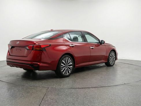 Used 2025 Nissan Altima 2.5 SV image 9