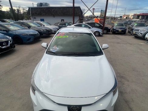 Used 2022 Toyota Corolla LE FWD image 22
