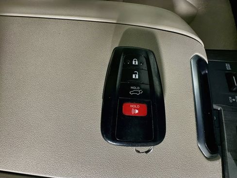 Used 2022 Toyota Highlander Platinum FWD image 42