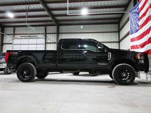 Used 2017 Ford F350 Lariat w/ Lariat Value Package AWD/4WD image 14