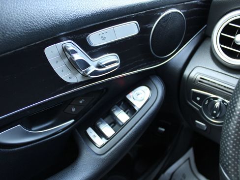 Used 2018 Mercedes-Benz GLC 300 4MATIC image 23