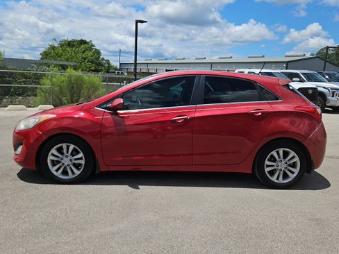 Used 2015 Hyundai Elantra GT FWD image 2