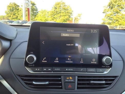 Used 2025 Nissan Altima 2.5 S FWD image 12