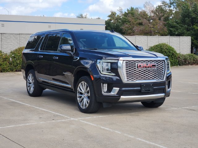 Used 2023 GMC Yukon XL Denali AWD/4WD image 3