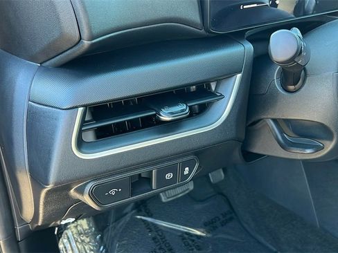 New 2025 Kia K4 LXS image 12