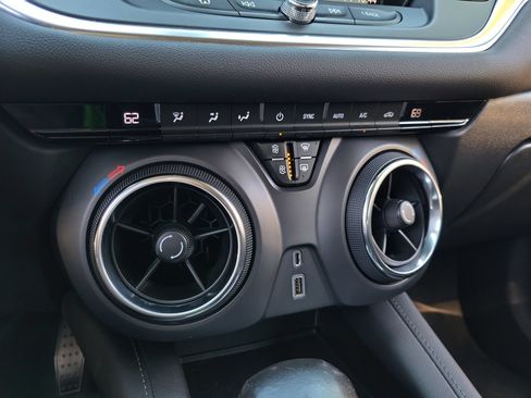 Used 2020 Chevrolet Blazer LT FWD image 26