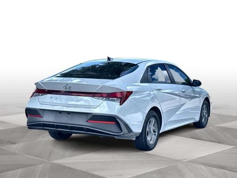 Used 2024 Hyundai Elantra SE FWD image 8