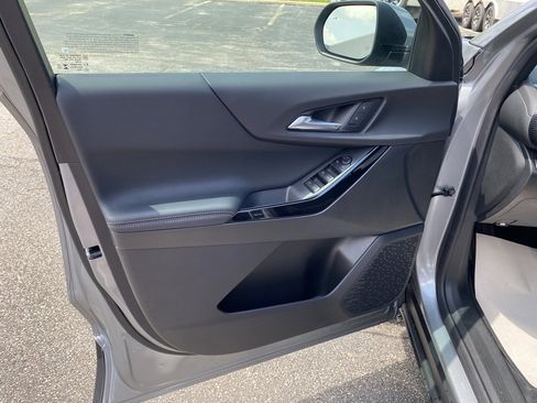 New 2025 Chevrolet Equinox LT image 9