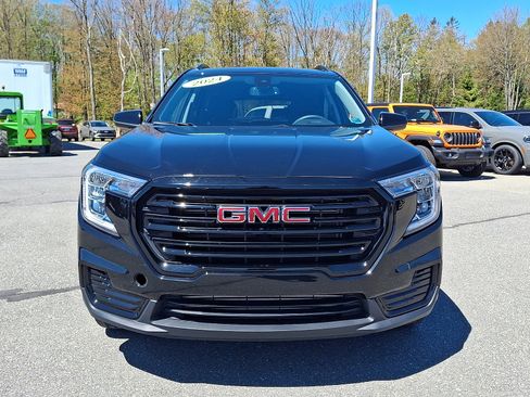 Certified 2024 GMC Terrain SLE w/ Driver Convenience Package AWD/4WD image 2