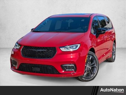 New 2026 Chrysler Pacifica Select image 1