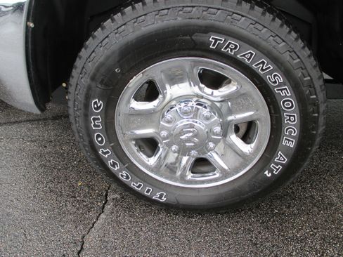 Used 2024 RAM 2500 Tradesman w/ Chrome Appearance Group image 8