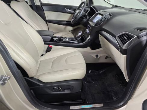 Used 2018 Ford Edge Titanium w/ Equipment Group 301A AWD/4WD image 11