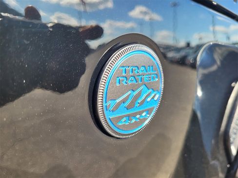 Used 2024 Jeep Wrangler Unlimited image 28