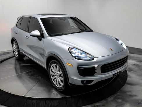 Used 2017 Porsche Cayenne S image 21