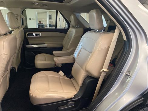 Certified 2022 Ford Explorer XLT w/ Equipment Group 202A image 11