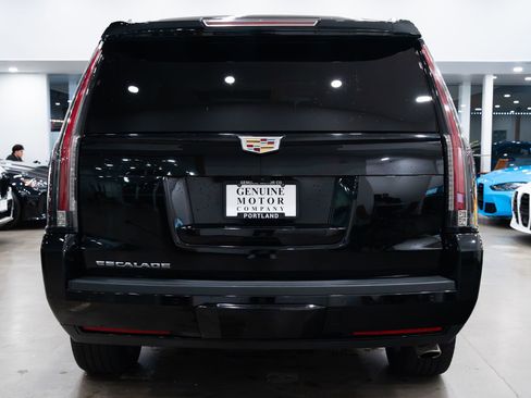 Used 2020 Cadillac Escalade Premium Luxury w/ Escalade Sport Edition image 5