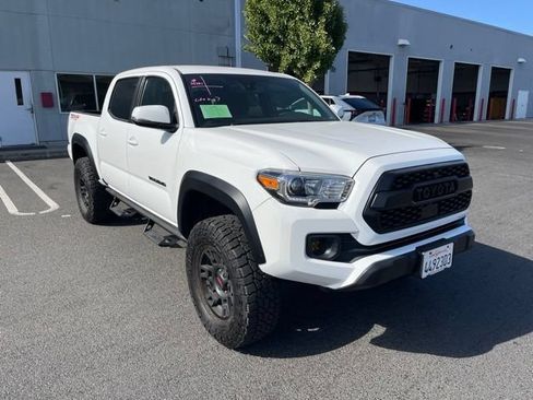 Used 2021 Toyota Tacoma TRD Off-Road w/ Technology Package AWD/4WD image 2