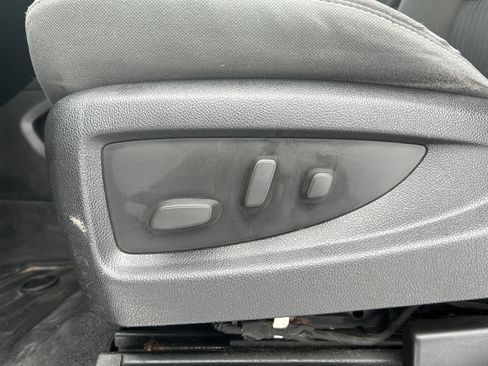 Used 2015 GMC Yukon XL SLE image 16