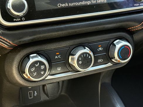 Used 2021 Nissan Versa SR FWD image 22