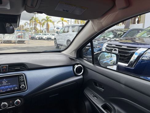 Used 2025 Nissan Versa SV FWD image 33