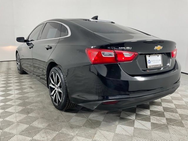 Used 2017 Chevrolet Malibu LT w/ Leather Package FWD image 4