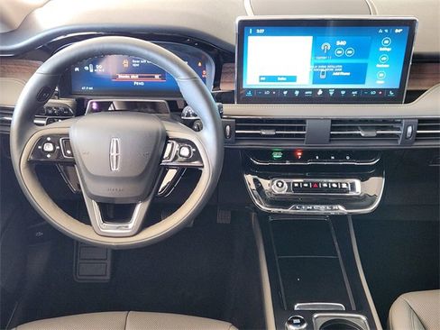 New 2026 Lincoln Corsair Reserve image 26