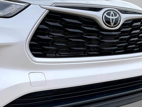 Used 2025 Toyota Highlander XLE AWD/4WD image 30