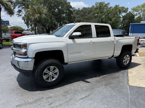 Used 2018 Chevrolet Silverado 1500 LT w/ All Star Edition AWD/4WD image 3