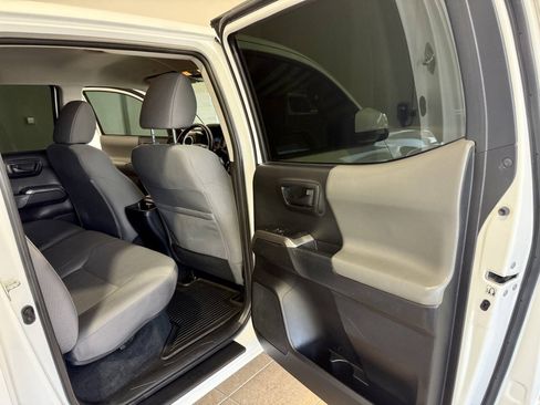 Used 2019 Toyota Tacoma SR5 RWD image 21