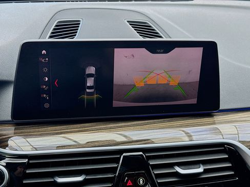 Used 2019 BMW 530e RWD image 10