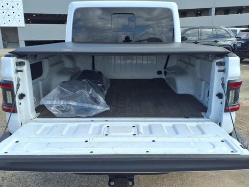 Used 2025 Jeep Gladiator Sport AWD/4WD image 22