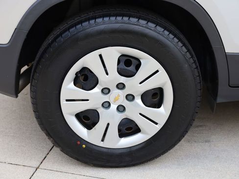 Used 2017 Chevrolet Trax LS image 30