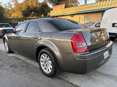 Used 2008 Chrysler 300 LX image 5