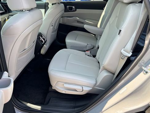 Certified 2025 Kia Sorento EX w/ Panoramic Sunroof Package FWD image 21