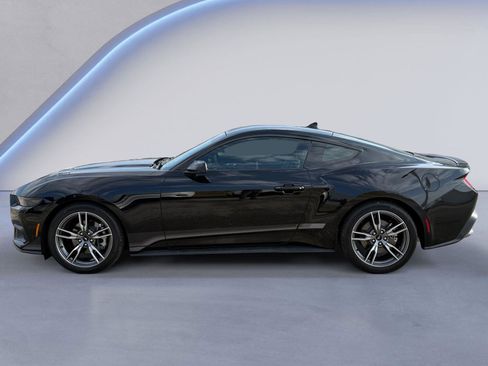 Used 2025 Ford Mustang Premium image 6