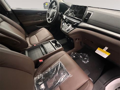 New 2026 Honda Odyssey Touring image 9