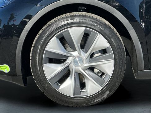 Used 2023 Tesla Model Y Long Range image 24