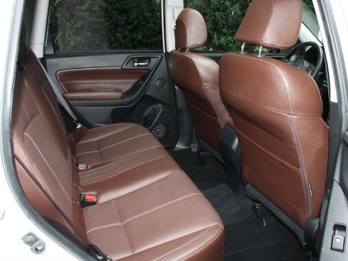 Used 2018 Subaru Forester 2.5i Touring AWD/4WD image 6