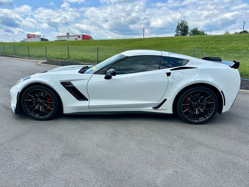 Used 2016 Chevrolet Corvette Z06 w/ 3LZ Preferred Equipment Group RWD image 7