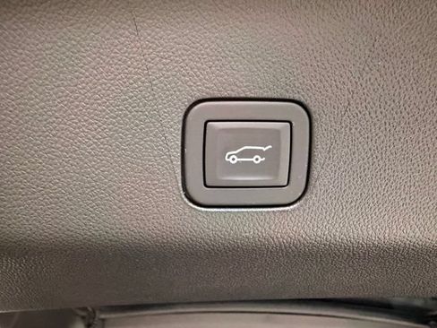 Used 2025 GMC Yukon Denali w/ Denali Reserve Package AWD/4WD image 14