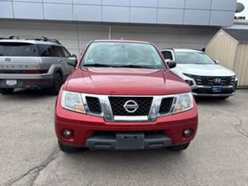 Used 2016 Nissan Frontier SV w/ SV Value Truck Package AWD/4WD image 2