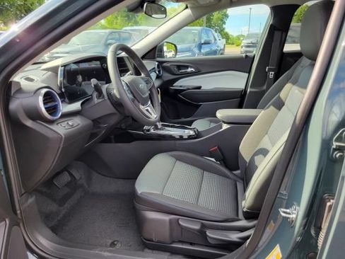 New 2026 Chevrolet Trax LT w/ Sunroof Package FWD image 11