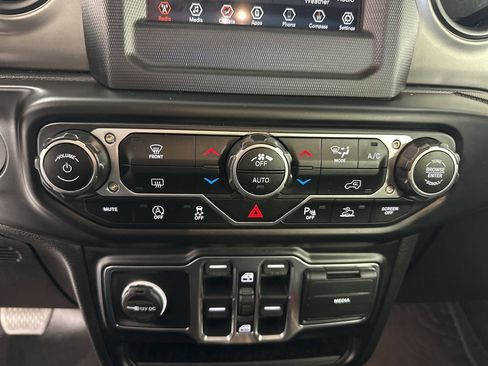 Used 2020 Jeep Gladiator Sport w/ Quick Order Package 24S image 19