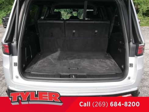 Used 2024 Jeep Wagoneer L Series II w/ Flexible Seating Group AWD/4WD image 15