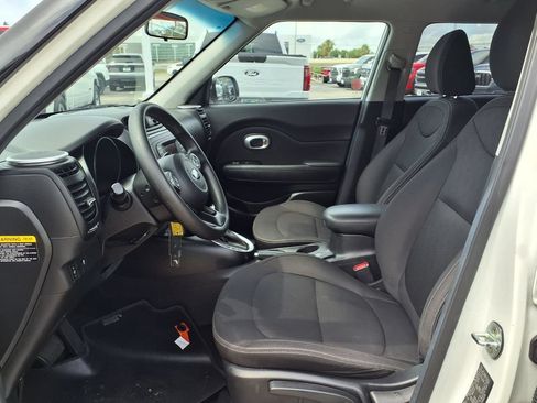 Used 2016 Kia Soul FWD image 17