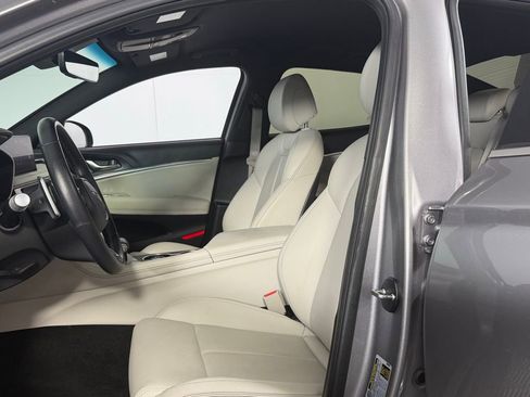 Used 2025 Genesis G70 2.5T image 20